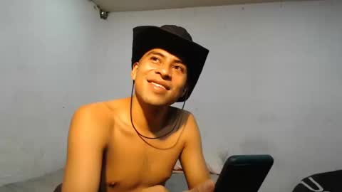 Snapshot of danielitopapii chatting on December 18, 6:03 pm danielitopapii online show from December 18, 6:03 pm