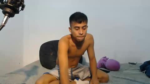 Snapshot of danielitopapii chatting on February 26, 3:21 am danielitopapii online show from February 26, 3:21 am