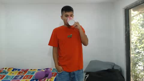 Snapshot of danielitopapii chatting on February 14, 3:05 pm danielitopapii online show from February 14, 3:05 pm