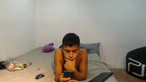 Snapshot of danielitopapii chatting on February 5, 12:53 am danielitopapii online show from February 5, 12:53 am