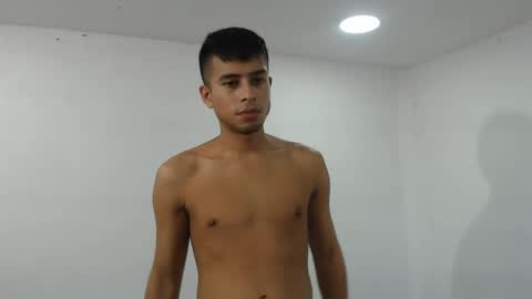 Snapshot of danielitopapii chatting on February 19, 7:27 pm danielitopapii online show from February 19, 7:27 pm