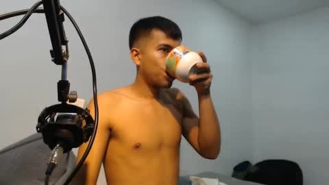 Snapshot of danielitopapii chatting on March 7, 2:56 pm danielitopapii online show from March 7, 2:56 pm