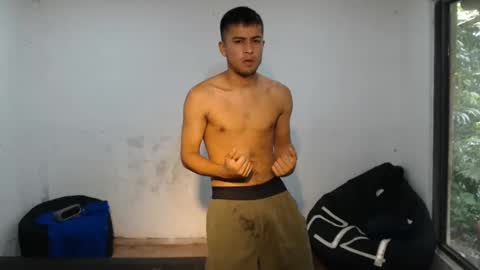 Snapshot of danielitopapii chatting on December 12, 4:32 pm danielitopapii online show from December 12, 4:32 pm