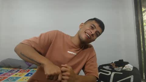 Snapshot of danielitopapii chatting on February 13, 3:03 pm danielitopapii online show from February 13, 3:03 pm