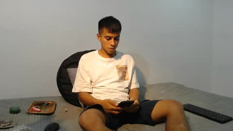 Snapshot of danielitopapii chatting on March 3, 8:18 pm danielitopapii online show from March 3, 8:18 pm