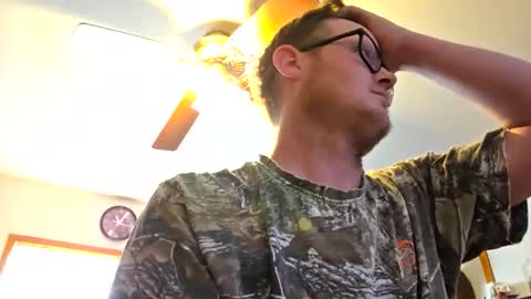 Daniel    y. online show from April 3, 8:16 pm