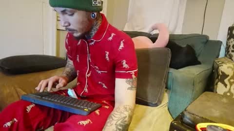 dankfuckcouple online show from December 22, 5:48 am