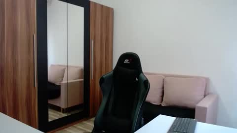 darius_94 online show from November 9, 10:52 am