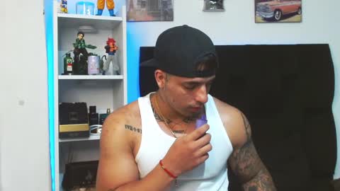 Darius Phoenix  online show from December 15, 6:29 am