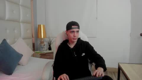 dark_sun333 online show from December 20, 4:52 am