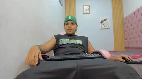 darkalphax01 online show from December 22, 3:36 am