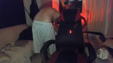 Snapshot of darkdesire_1 chatting on February 24, 12:41 am darkdesire_1 online show from February 24, 12:41 am