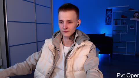 Snapshot of darling__oliver chatting on January 12, 6:27 pm your lovely Oli online show from January 12, 6:27 pm