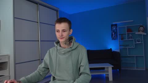 Snapshot of darling__oliver chatting on December 12, 2:11 pm your lovely Oli online show from December 12, 2:11 pm