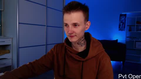 Snapshot of darling__oliver chatting on January 27, 7:56 am your lovely Oli online show from January 27, 7:56 am