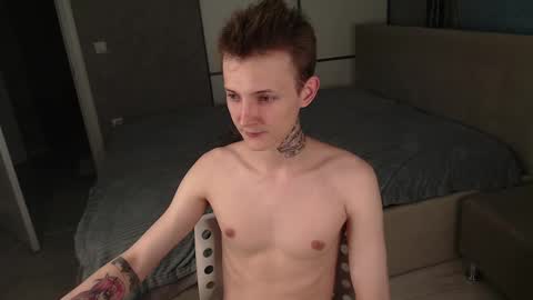 Snapshot of darling__oliver chatting on March 5, 4:24 pm your lovely Oli online show from March 5, 4:24 pm