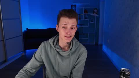 Snapshot of darling__oliver chatting on December 27, 2:58 am your lovely Oli online show from December 27, 2:58 am