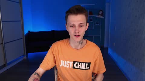 Snapshot of darling__oliver chatting on December 23, 6:22 am your lovely Oli online show from December 23, 6:22 am
