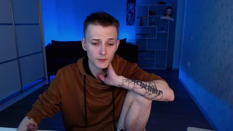 Snapshot of darling__oliver chatting on January 11, 5:07 pm your lovely Oli online show from January 11, 5:07 pm