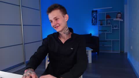 Snapshot of darling__oliver chatting on December 19, 2:57 pm your lovely Oli online show from December 19, 2:57 pm