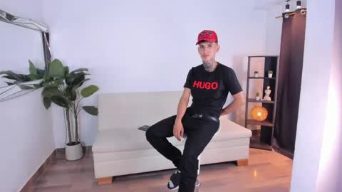 darwin_stark online show from May 30, 7:52 am