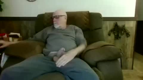 dave571960 online show from May 24, 10:43 am