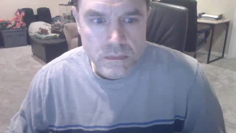 Snapshot of daved14u chatting on February 4, 6:46 am daved14u online show from February 4, 6:46 am