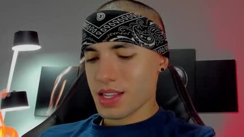 David Jons online show from February 17, 8:15 pm