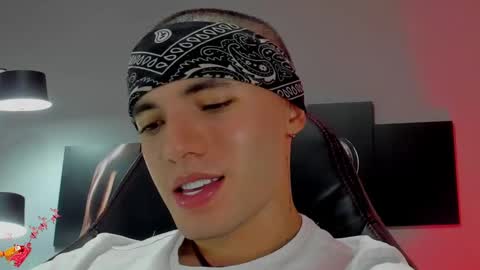 David Jons online show from December 17, 11:59 pm