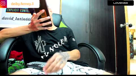 Snapshot of david_latin666_ chatting on December 15, 6:37 pm David online show from December 15, 6:37 pm