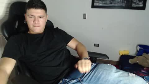 Snapshot of david_smit_ chatting on January 4, 10:45 pm david smit online show from January 4, 10:45 pm