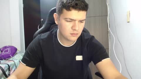 Snapshot of david_smit_ chatting on March 2, 2:25 pm david smit online show from March 2, 2:25 pm
