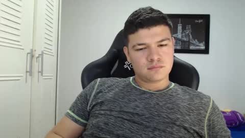 Snapshot of david_smit_ chatting on February 11, 4:46 pm david smit online show from February 11, 4:46 pm