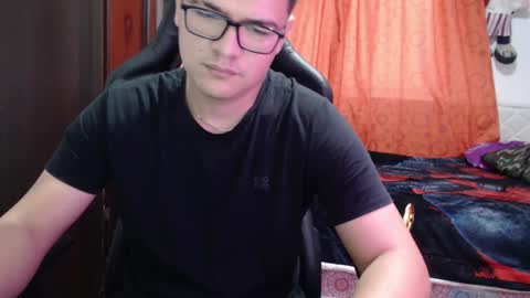 Snapshot of david_smit_ chatting on March 11, 3:45 pm david smit online show from March 11, 3:45 pm