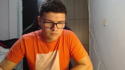 Snapshot of david_smit_ chatting on February 27, 8:20 pm david smit online show from February 27, 8:20 pm