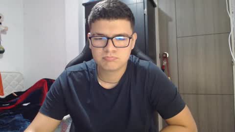 Snapshot of david_smit_ chatting on March 7, 2:34 pm david smit online show from March 7, 2:34 pm
