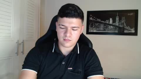 Snapshot of david_smit_ chatting on December 13, 4:22 am david smit online show from December 13, 4:22 am