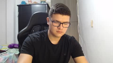 Snapshot of david_smit_ chatting on February 28, 3:26 pm david smit online show from February 28, 3:26 pm