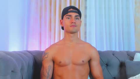 Snapshot of davidaponte017 chatting on February 4, 11:38 pm davidaponte online show from February 4, 11:38 pm