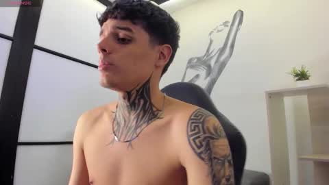 declan_fox online show from November 12, 5:46 am