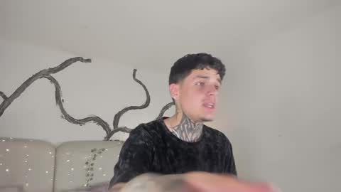 declan_fox online show from November 23, 5:29 am