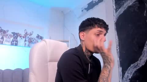 declan_fox online show from November 3, 5:33 am