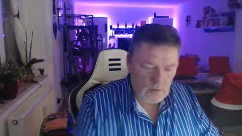 Snapshot of deinprinz2312 chatting on December 23, 5:28 am deinprinz2312 online show from December 23, 5:28 am