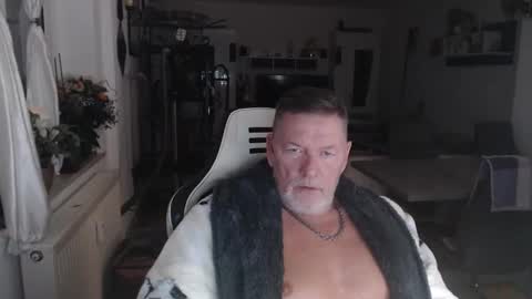 Snapshot of deinprinz2312 chatting on October 1, 5:00 am deinprinz2312 online show from October 1, 5:00 am
