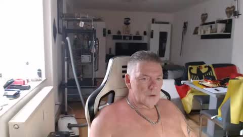 deinprinz2312 online show from June 14, 3:52 am