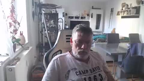 Snapshot of deinprinz2312 chatting on October 13, 10:43 am deinprinz2312 online show from October 13, 10:43 am