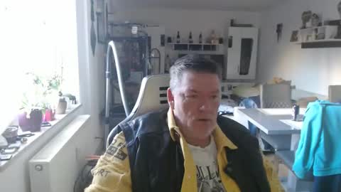 Snapshot of deinprinz2312 chatting on February 19, 7:28 am deinprinz2312 online show from February 19, 7:28 am