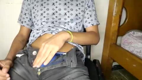 Snapshot of deivi_colins chatting on December 16, 8:20 am deivi_colins online show from December 16, 8:20 am