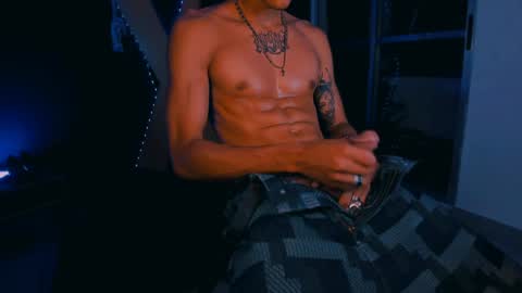Snapshot of demonkush_ chatting on January 13, 11:38 pm DemonKush online show from January 13, 11:38 pm