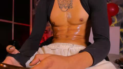 Snapshot of demonkush_ chatting on February 16, 1:49 am DemonKush online show from February 16, 1:49 am